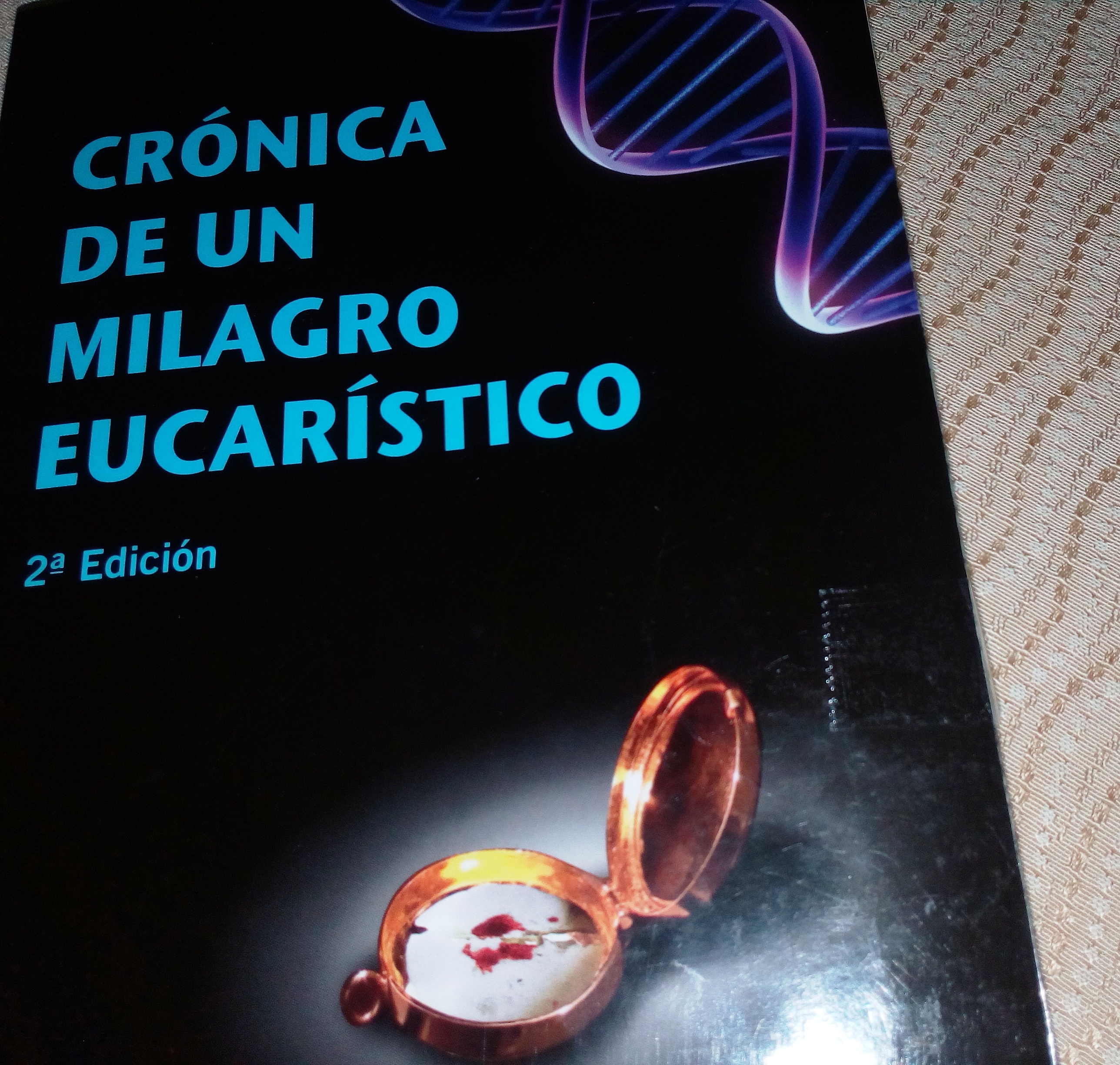 TRES MILAGROS EUCARISTICOS EVIDENCIAN EFUSION DE SANGRE Imagen 1
